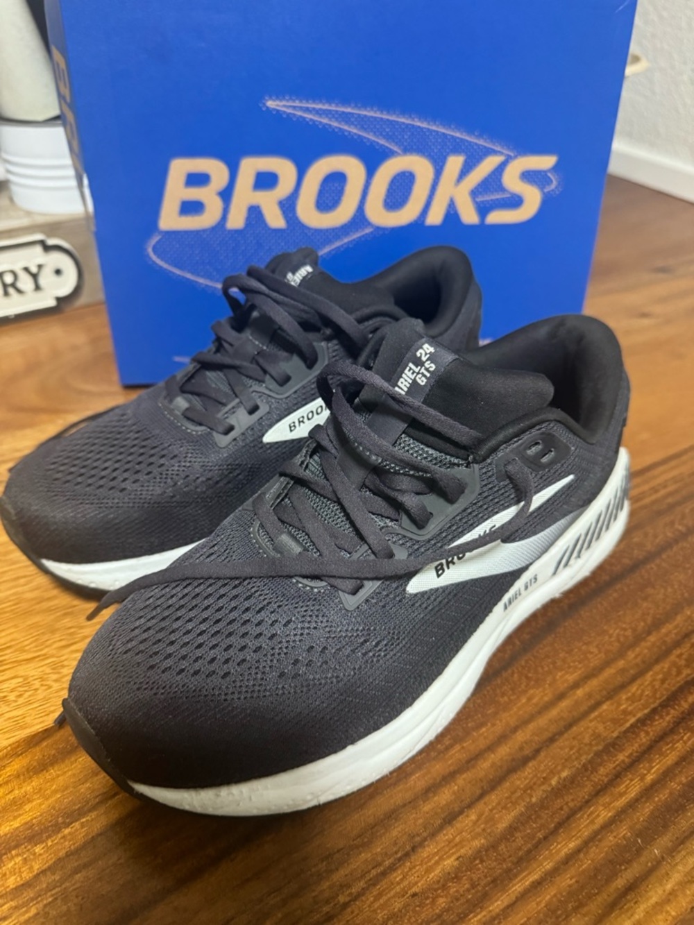 Brooks Black Ariel 24 GTS woman’s size 9